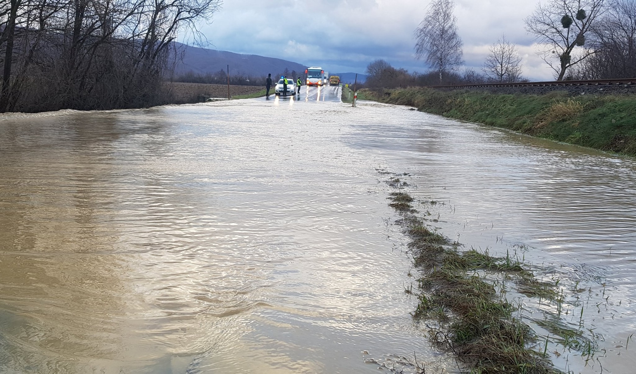 Підтоплені будинки та "плаваючі" вулиці: сусідня Словаччина у воді (ФОТО)