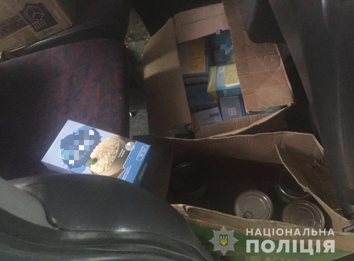 Оперативне затримання: на Мукачівщині поліція спіймала чоловіка, який вкрав продуктів на 15 тисяч гривень (ФОТО)