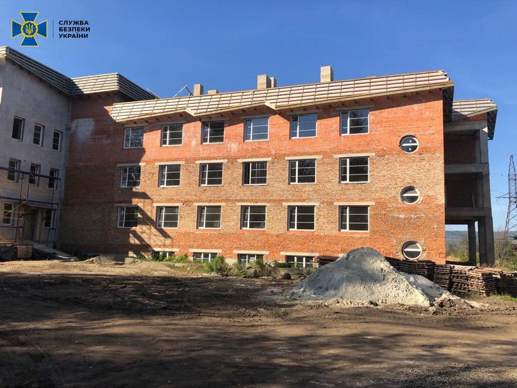СБУ викрила розтрату мільйонів державних коштів під час будівництва тубдиспансеру на Закарпатті (ФОТО)
