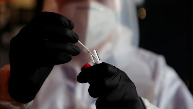 Шокуючі подробиці мутованої інфекції: новий штам коронавірусу найнебезпечніший для осіб від 10 до 19 років