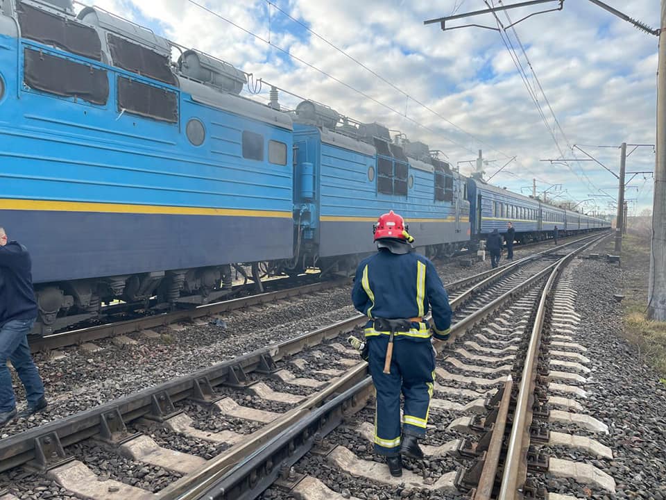 Під час руху загорівся поїзд сполученням Миколаїв-Рахів (ФОТО)