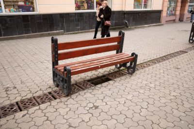 Каналізаційне пограбування: в Ужгороді невідомі викрадають люки та решітки (ФОТО)