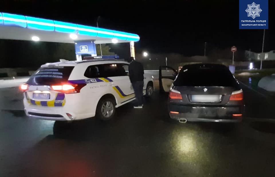 Вночі водій в Ужгороді влаштував справжню погоню з поліцейськими (ФОТО)