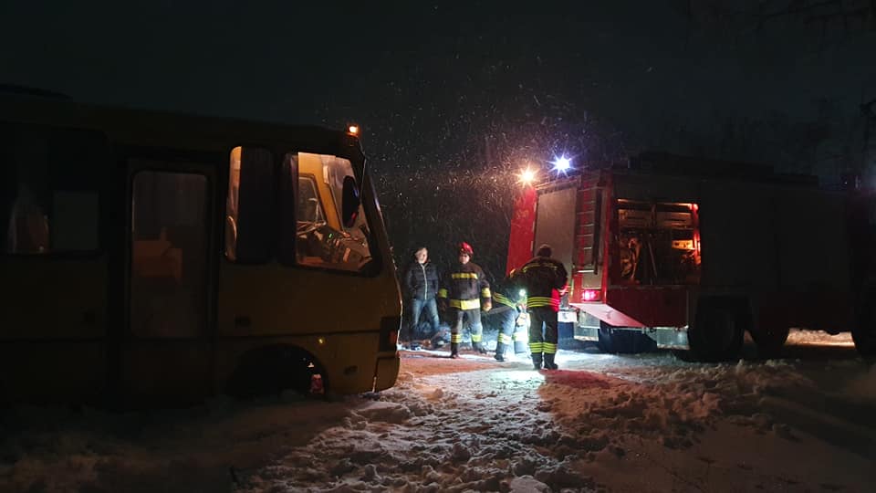 Зруйнована дорога накоїла лиха: в ДТП на Ужгородщині потрапив рейсовий автобус з пасажирами (ФОТО)