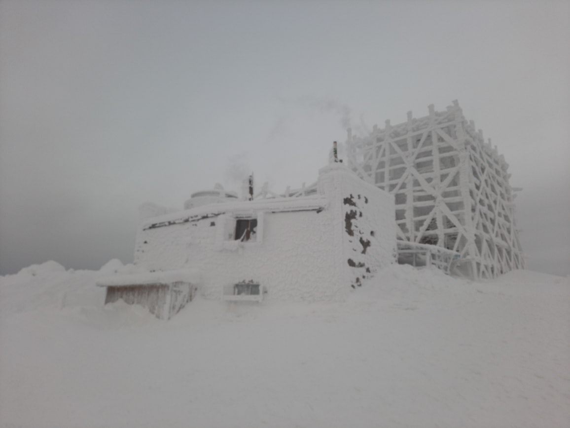 Вкриті білою ковдрою снігу: на високогір'ї Карпат -11 градусів морозу (ФОТО)