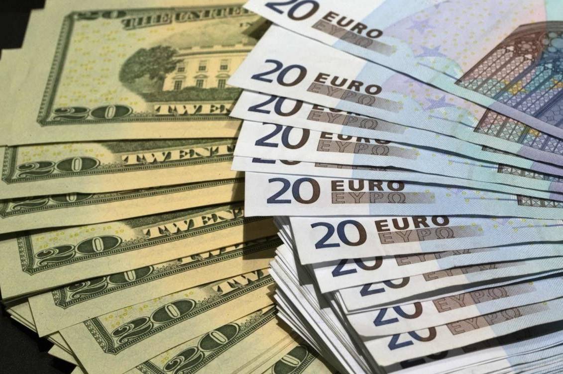 Після свят в Україні продовжує зміцнюватися гривня: курс валют на 12 січня