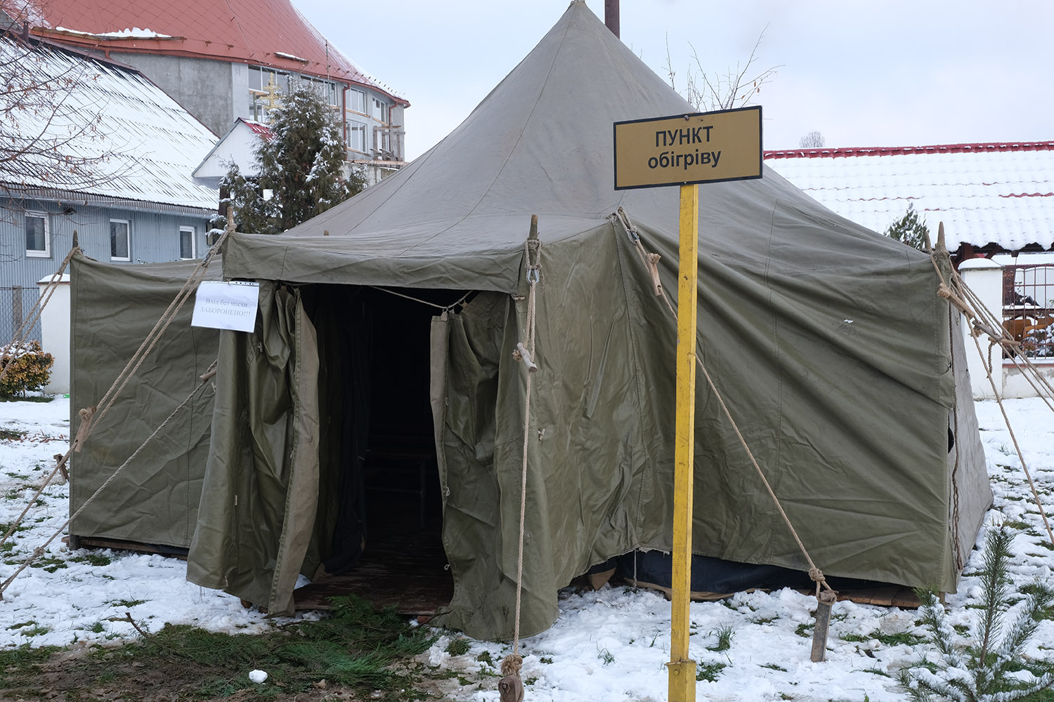 В Ужгороді розгорнули мобільний пункт обігріву (ФОТО)