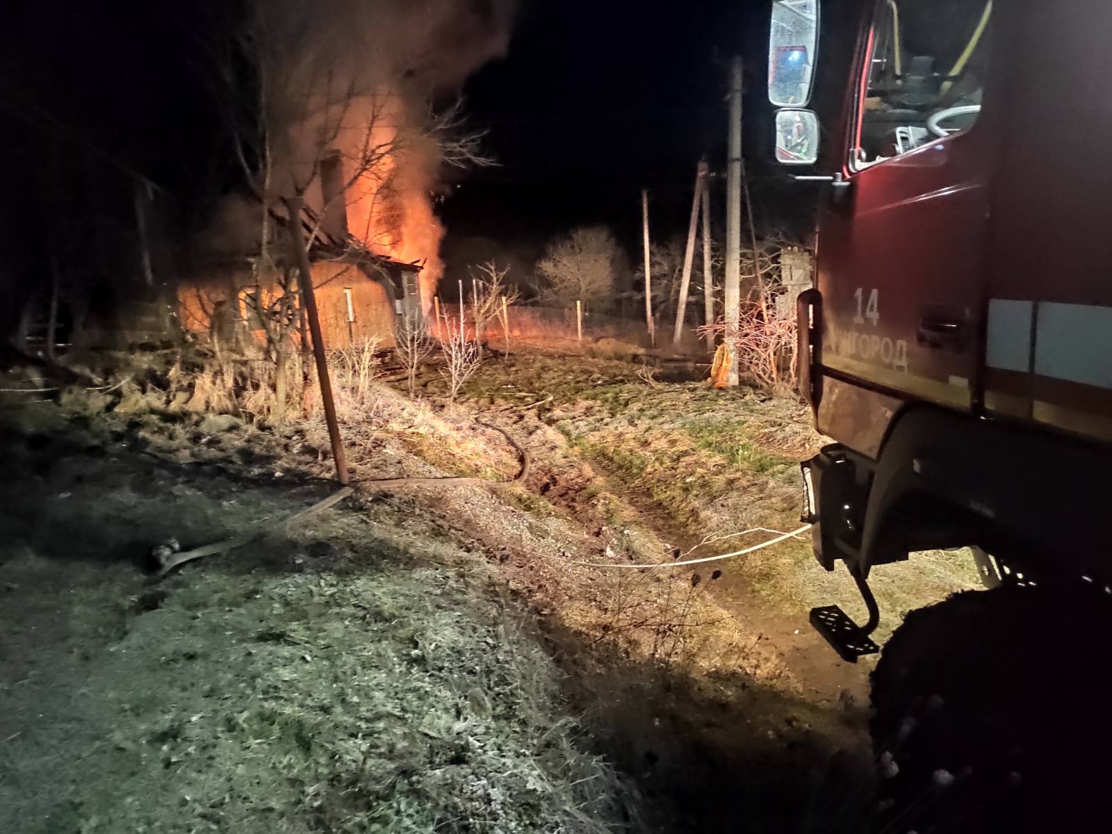 Пожежа на Ужгородщині: споруда майже повністю згоріла (ФОТО)