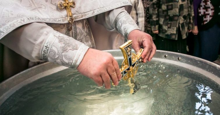 Закарпатський священик розповів про Богоявленську воду