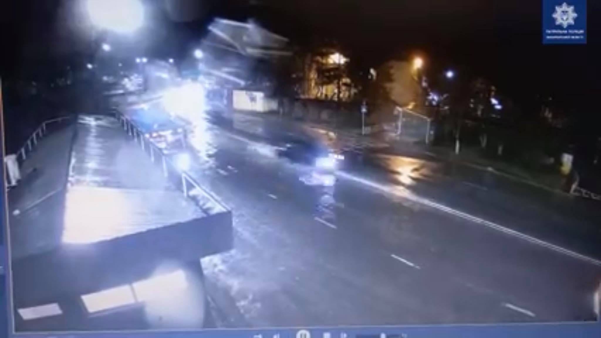 В Ужгороді водій збив жінку на пішохідному переході: момент зіткнення зафіксували камери спостереження (ВІДЕО)