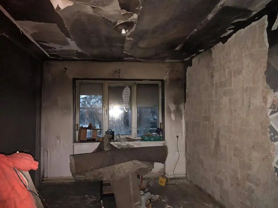 В Мукачеві родина, в якої напередодні згоріла квартира, просить небайдужих про допомогу