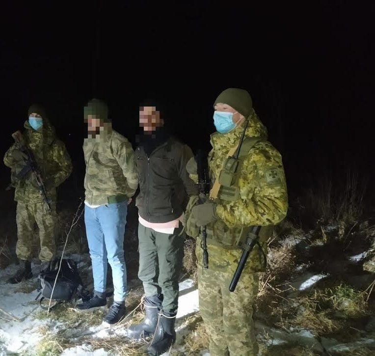 На Закарпатті затримали двох нелегалів, які за допомогою GPS планували потрапити до ЄС (ФОТО)