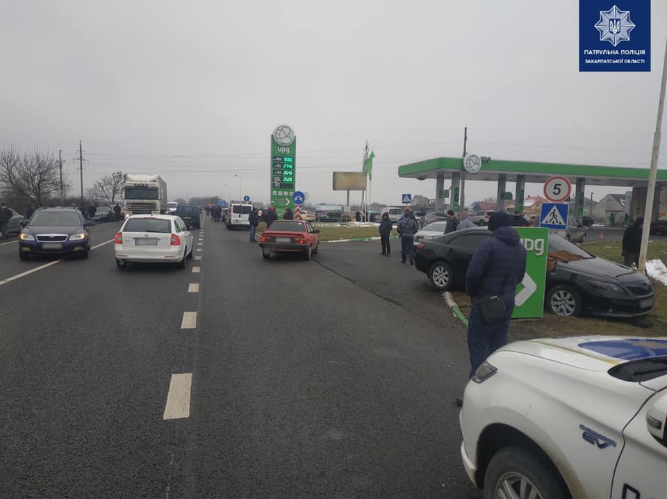 Під колесами опинився пішохід: порушення ПДР призвело до аварії на об‘їзній в Ужгороді (ФОТО)