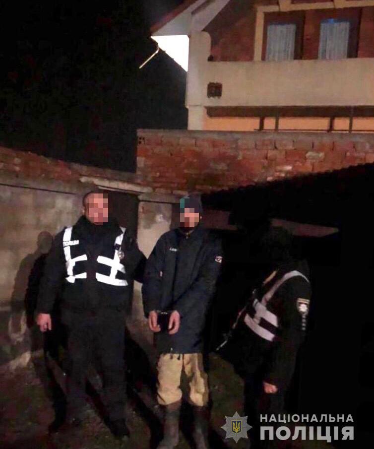 Небажані гості: у Мукачеві чоловік намагався проникнути до чужого будинку вночі (ФОТО)