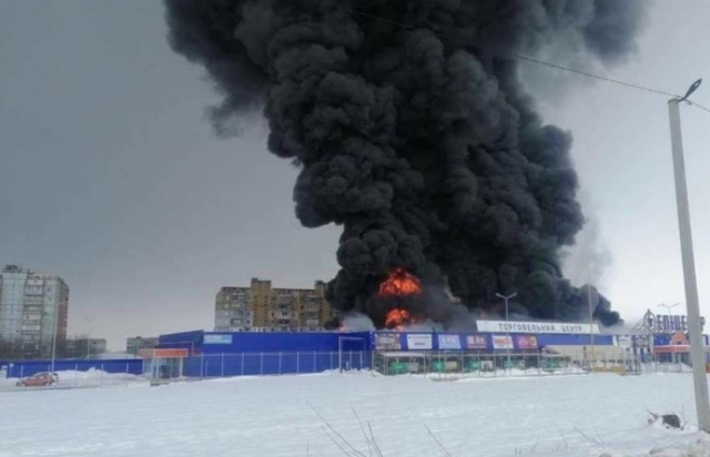 Вражаючі кадри масштабної пожежі в ТЦ "Епіцентрі" на Миколаївщині (ФОТО, ВІДЕО)