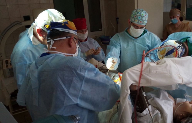 Мукачівські лікарі разом з німецькими колегами провели рідкісну операцію (ВІДЕО)