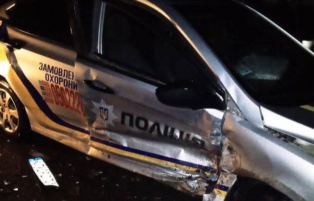 ДТП в Іршаві: машина влетіла в поліцейське авто (ФОТО)
