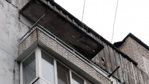 В Одесі дівчина, намагаючись врятуватися від пожежі, зірвалася з 9-го поверху (ВІДЕО)