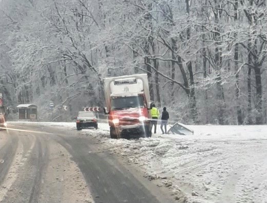 На Берегівщині авто злетіло у кювет через погіршення погодних умов (ФОТО)