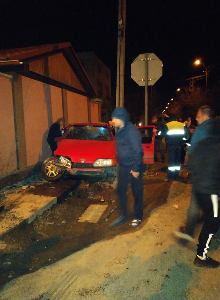 Автотроща у Виноградові: постраждалу дівчину госпіталізували (ФОТО, ВІДЕО)