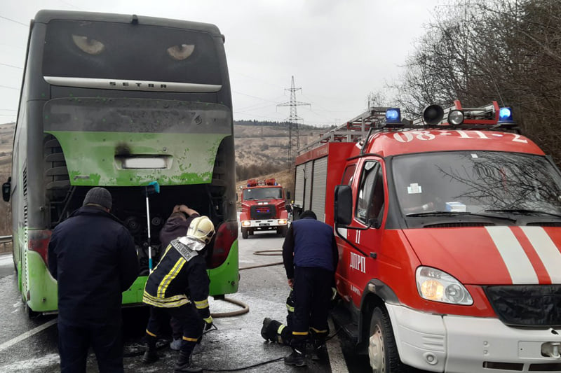 На Мукачівщині загорівся пасажирський автобус міжнародного сполучення Італія-Україна (ФОТО)