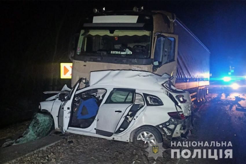 Пасажири загинули на місці: на Хмельниччині сталася ДТП за участі вантажівки (ФОТО)