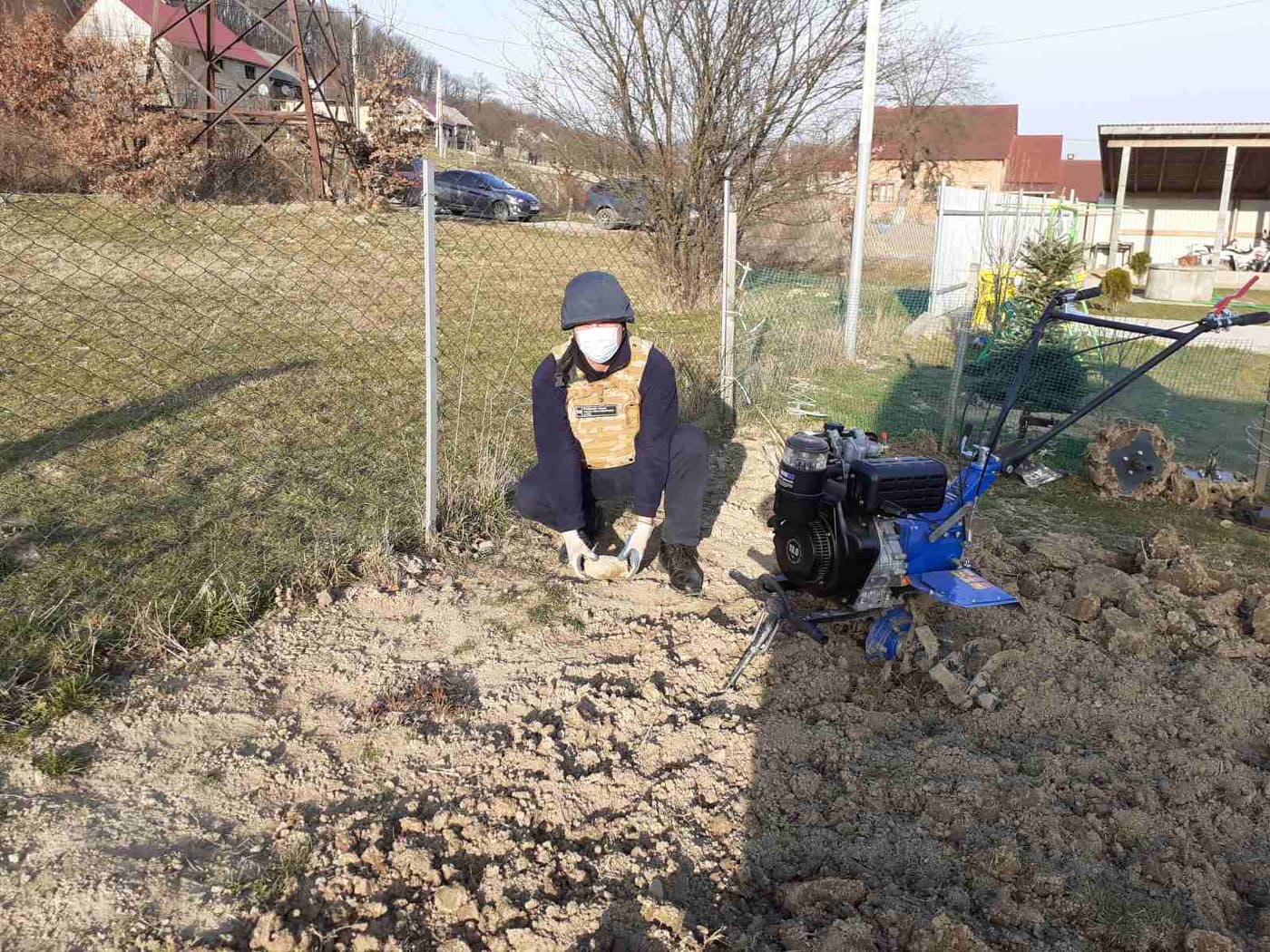 Небезпечну знахідку виявив житель Тячівщини просто біля будинку (ФОТО)