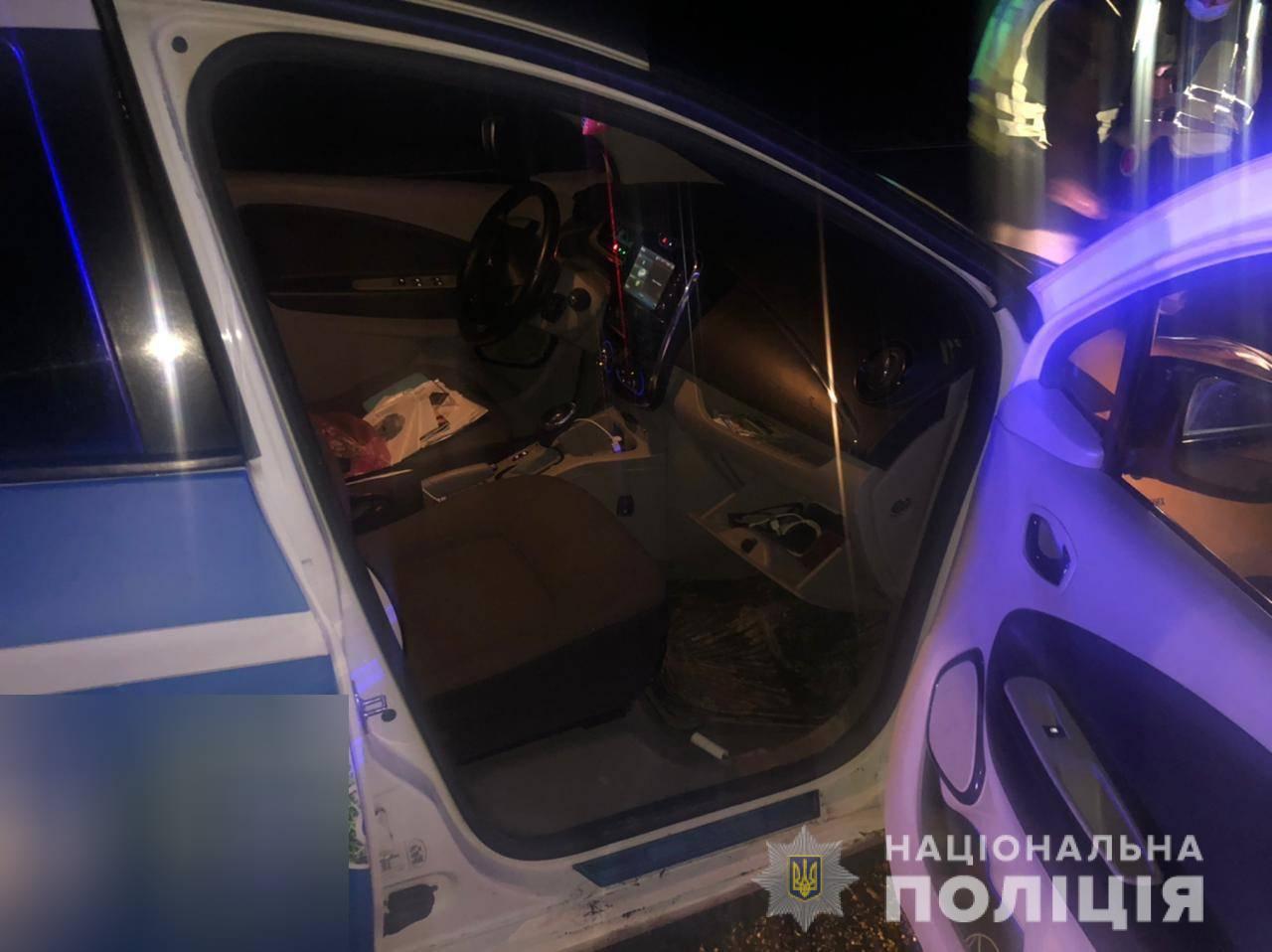 Затримано жителя Мукачева, який на таксі намагався перевезти зброю (ФОТО)