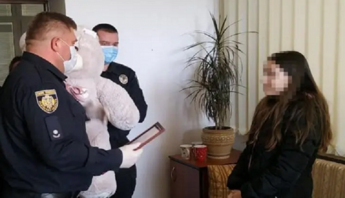У Львові 11-річна дівчинка наздогнала і допомогла затримати грабіжника (ВІДЕО)