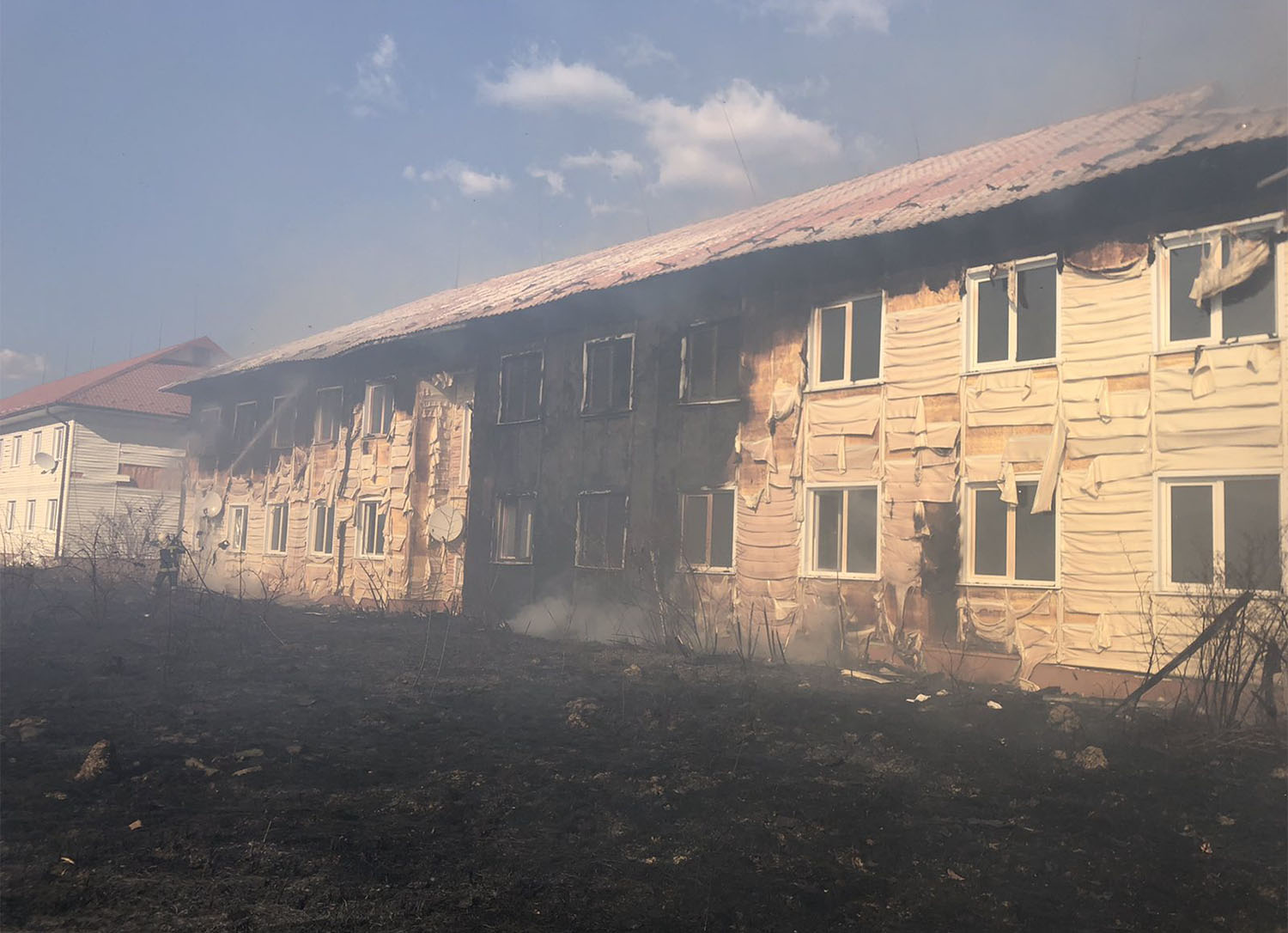 На Тячівщині триває масштабна пожежа: на місці працюють рятувальники (ПРЯМИЙ ЕФІР)
