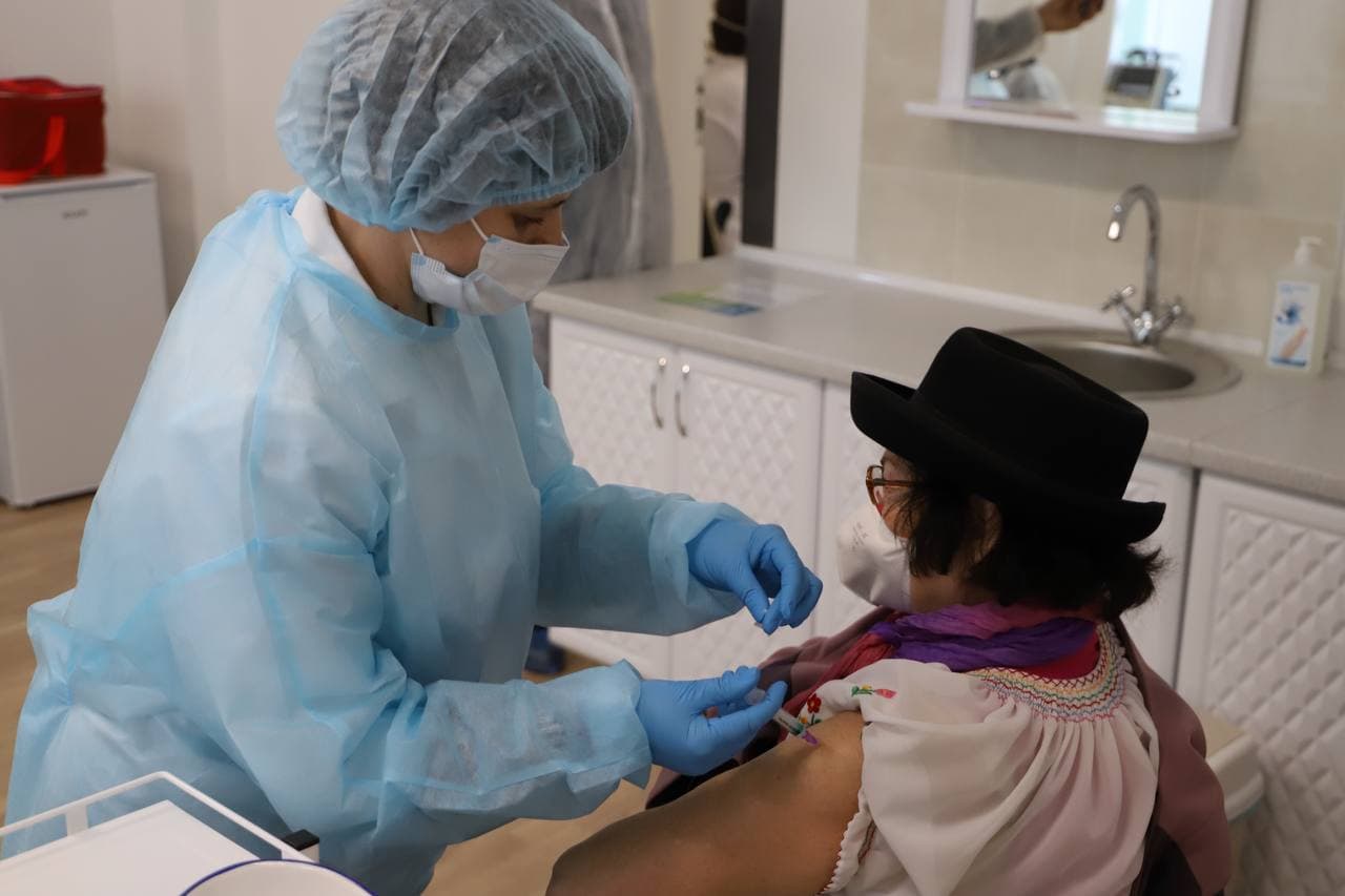 У Києві другий день поспіль від коронавіруса не вакцинували жодної людини