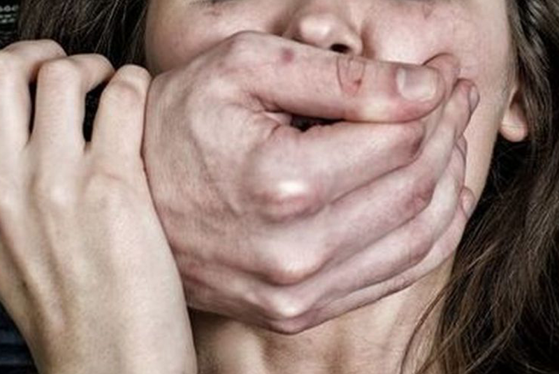 На Київщині двоє іноземців зґвалтували 19-річну дівчину