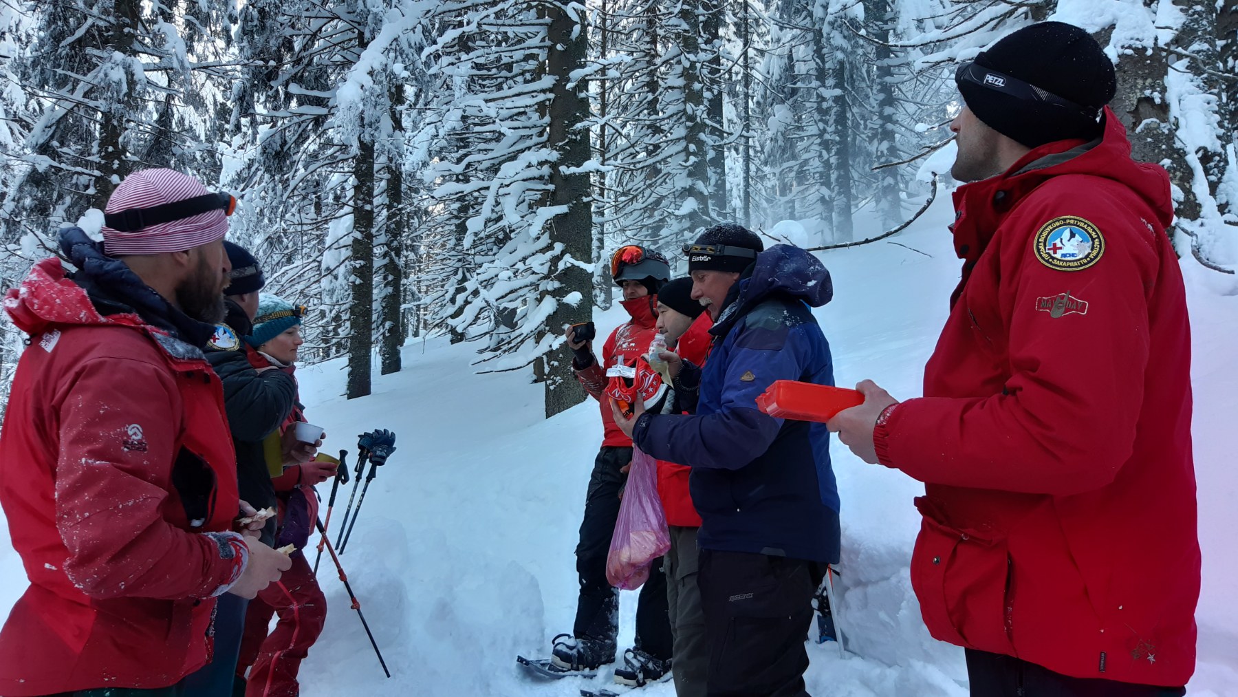 В горах Закарпаття шукали чергового заблукалого сноубордиста (ФОТО)