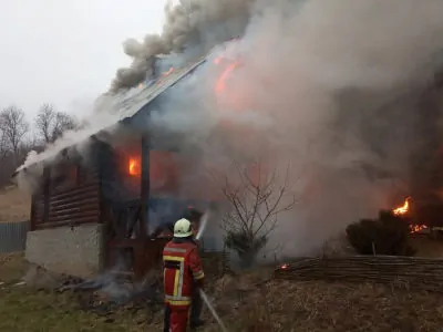 Масштабна пожежа на Свалявщині: горіла лазня (ФОТО)