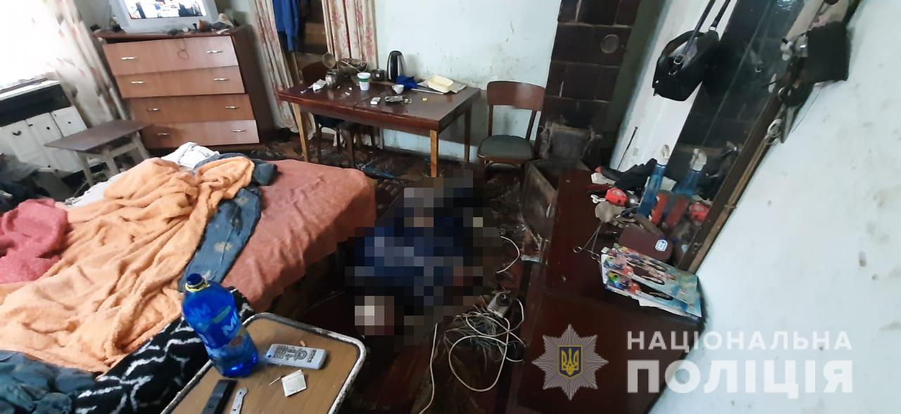 В Хусті чоловік вбив свого товариша й сам подзвонив у поліцію (ФОТО)
