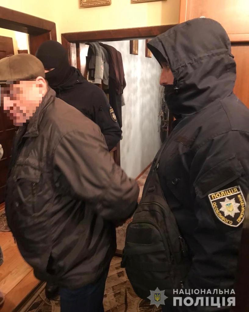 Ужгородець напав з ножем на свого сусіда: постраждалий в реанімації (ФОТО)