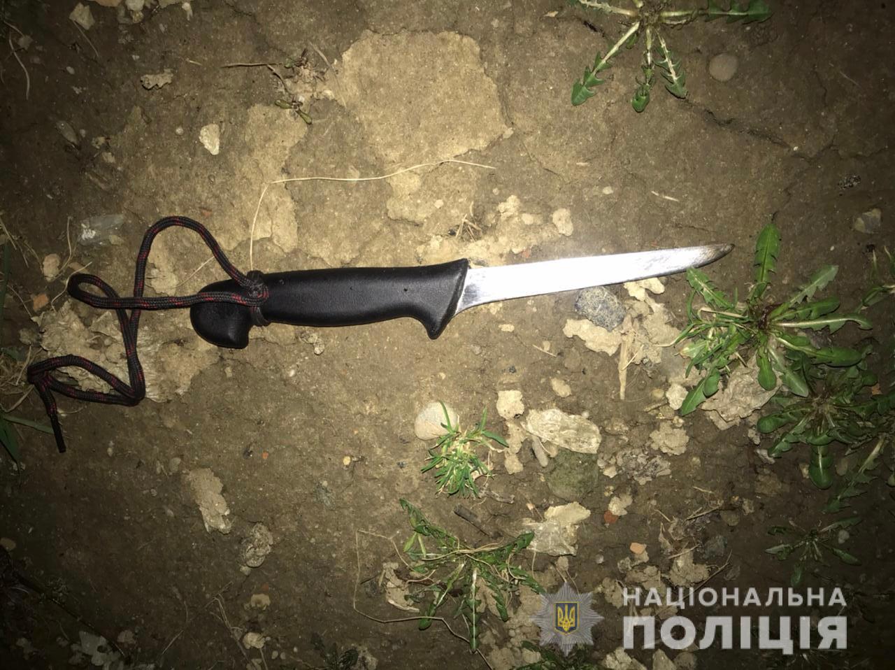 Напав з ножем через ревнощі: в Ужгороді затримали зловмисника (ФОТО)