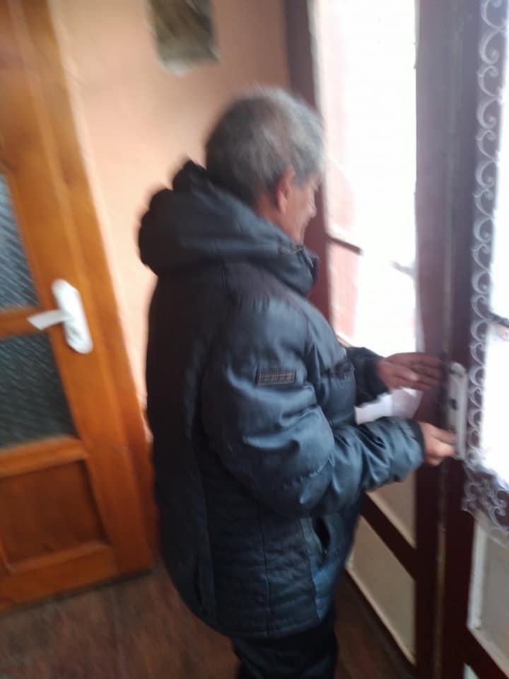 Укусив хазяйку: на Виноградівщині злодій посеред дня увірвався в будинок (ФОТО)