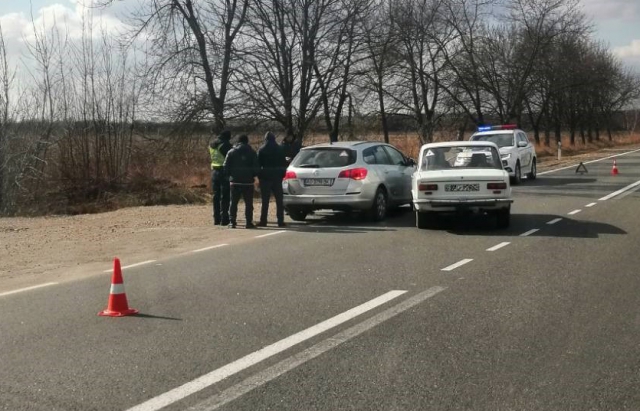 На Мукачівщині зіштовхнулися два автомобілі: на місці працює поліція