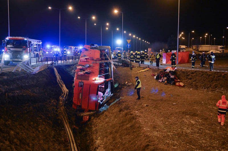 У Польщі перекинувся автобус: 6 українців загинуло та 15 госпіталізовано (ФОТО)