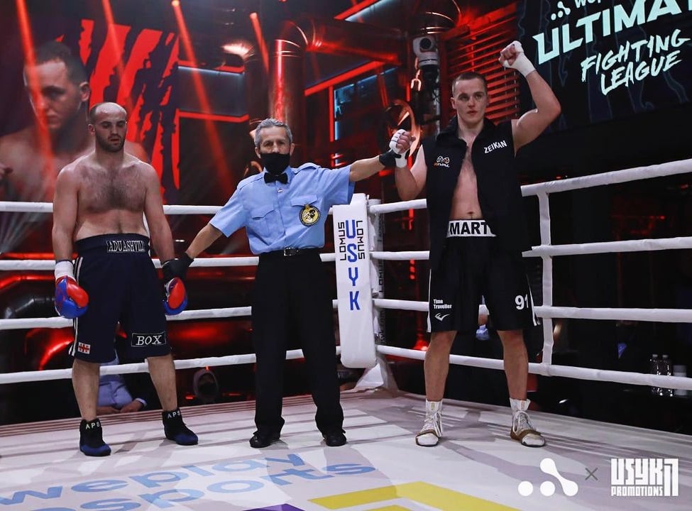 Мукачівський боксер здобув дебютну перемогу на профі-ринзі (ФОТО)