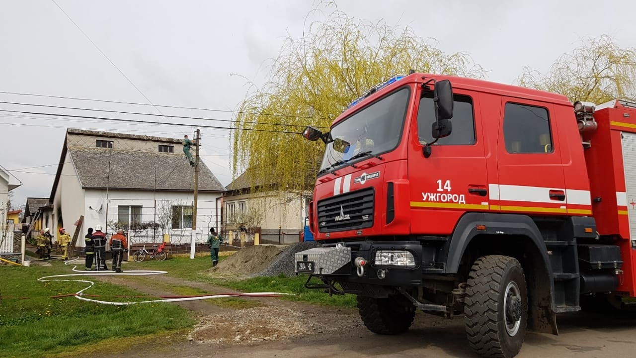Ужгородські рятувальники ліквідували пожежу в житловому будинку (ФОТО)
