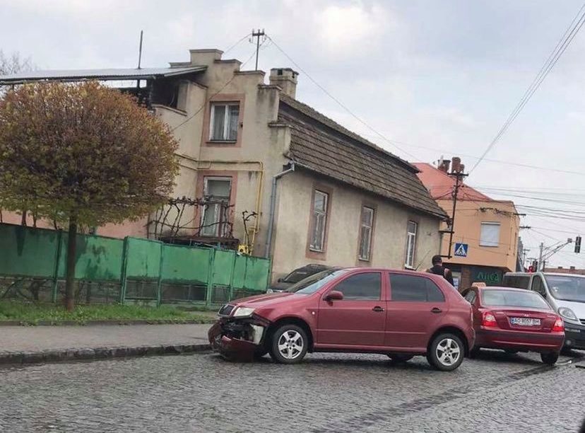 ДТП в Мукачеві паралізувала рух авто (ФОТО)
