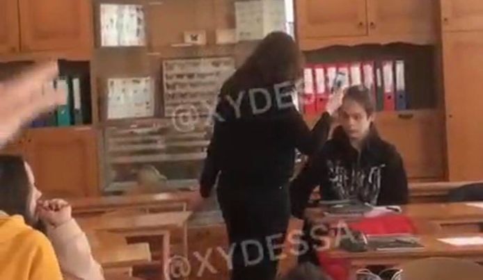 В Одесі восьмикласник задув газом в обличчя вчительці з математики (ВІДЕО)