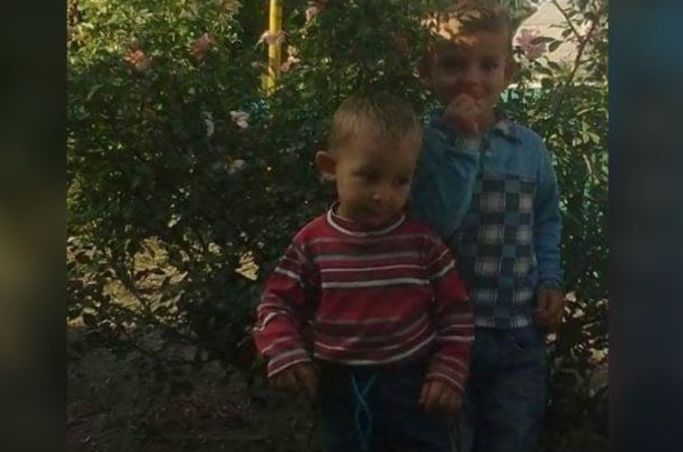 Дві сестри поховали двох маленьких синів: авто навпіл розірвало дитячий велосипед (ВІДЕО)