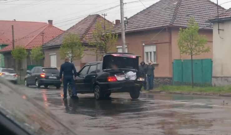 Ранкова ДТП в Мукачеві: не поділили дорогу два авто (ФОТО)