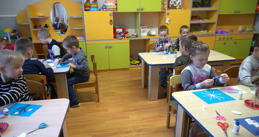 У Мукачівській міській територіальній громаді почалася реєстрація дітей до першого класу та садочків (ВІДЕО)