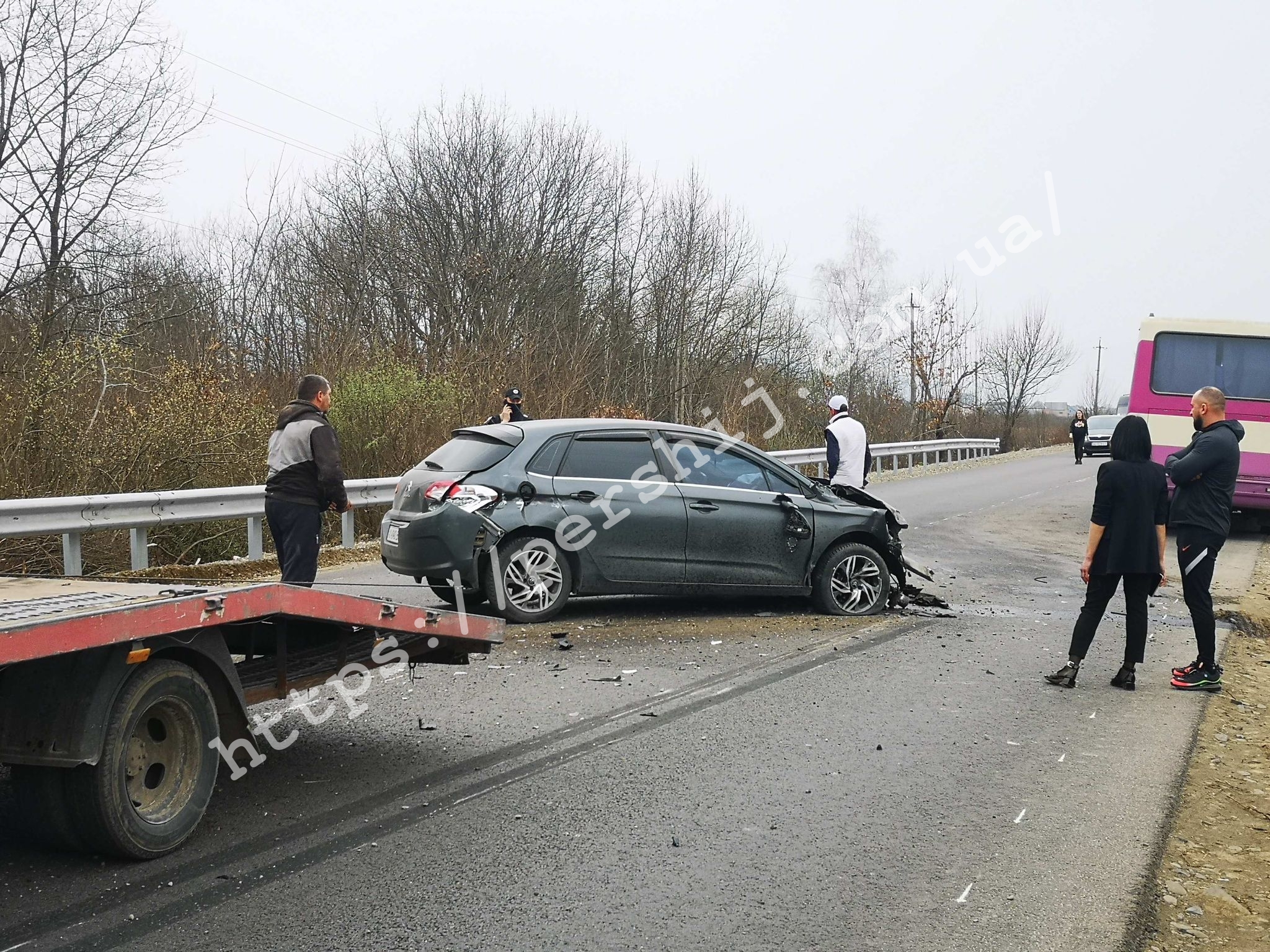 Транспортний колапс: ДТП на Тячівщині зумовила чималі затори (ФОТО, ВІДЕО)