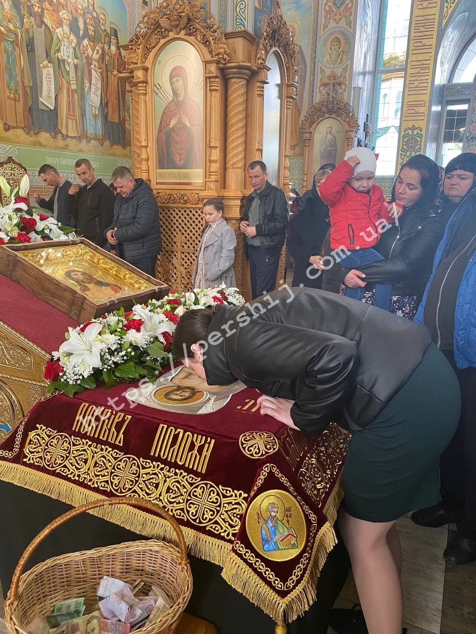 Страсна п'ятниця, Великодня п'ятниця, Великдень, Плащаниця