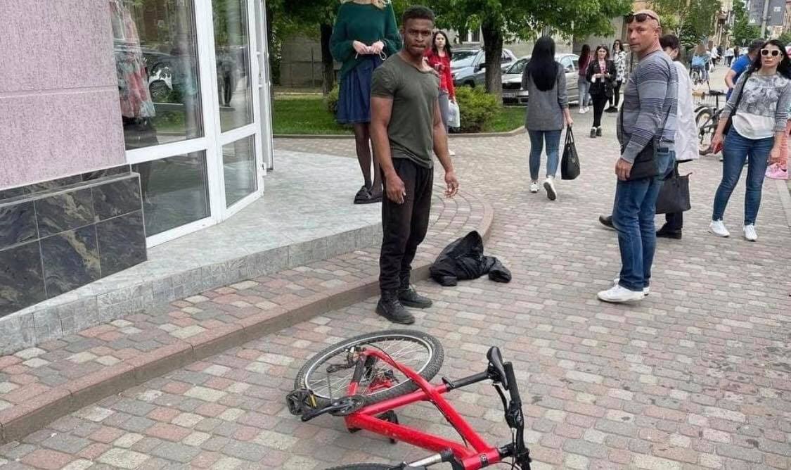 В Ужгороді іноземець жорстоко побив велосипедиста (ФОТО)